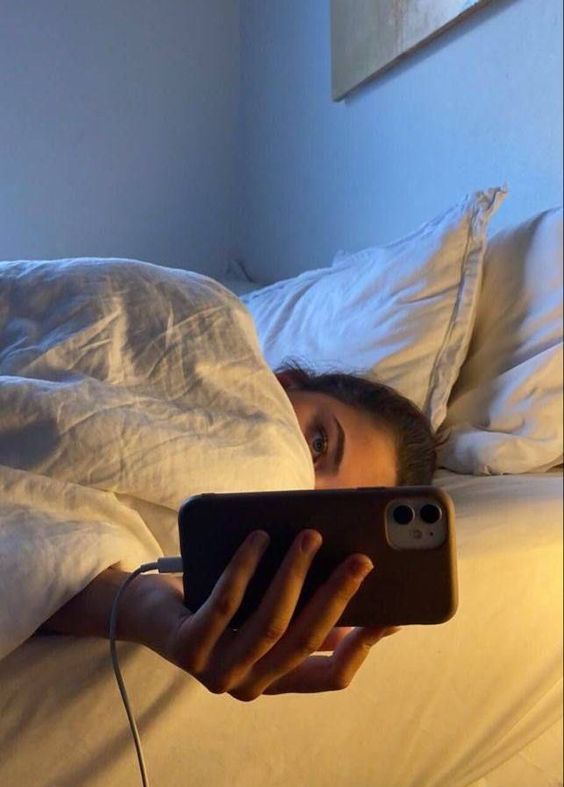 استفاده از گوشی موبایل در تخت خواب