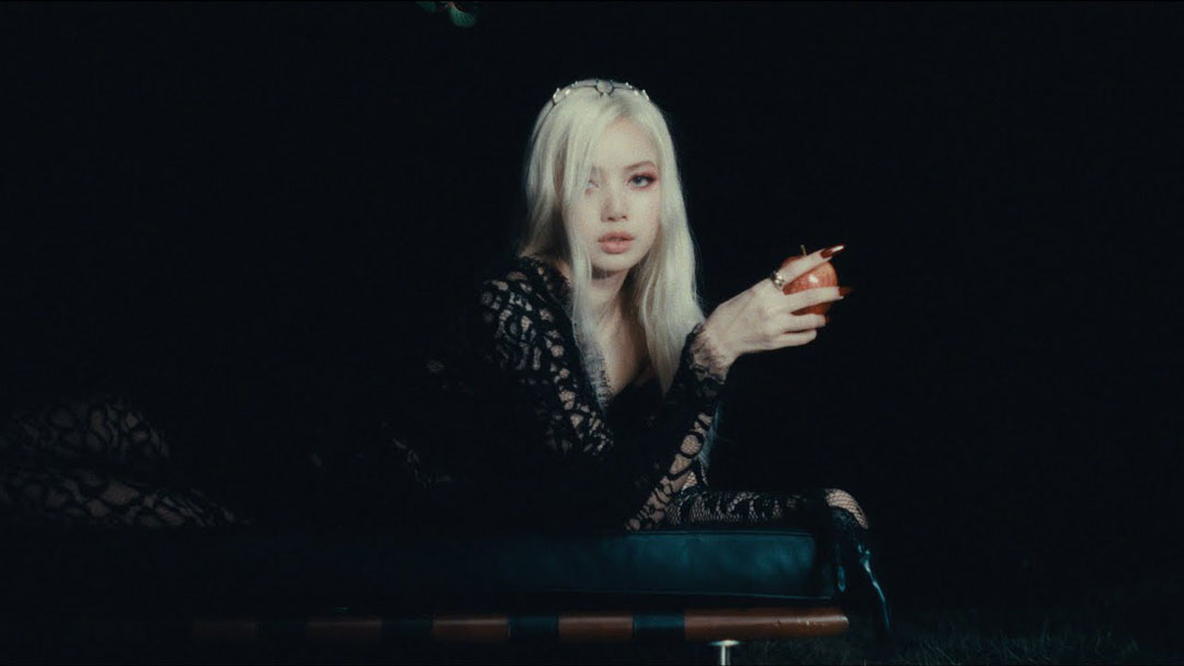 متن و ترجمه آهنگ Born Again : متن و ترجمه آهنگ Born Again از LISA - 1404