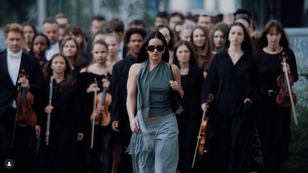 متن و ترجمه آهنگ Berghain