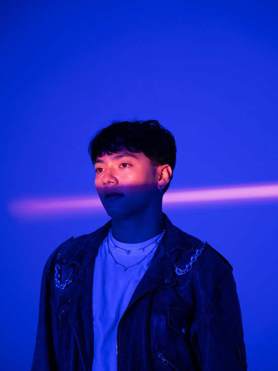 متن و ترجمه آهنگ Haunting Me