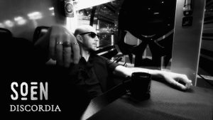 متن و ترجمه آهنگ Discordia