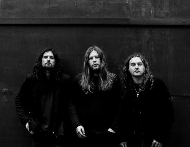 متن و ترجمه آهنگ THE POURING RAIN