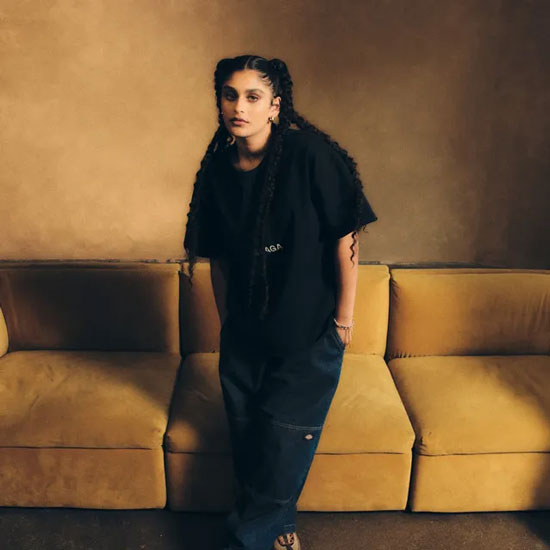 متن و ترجمه آهنگ Leave Me