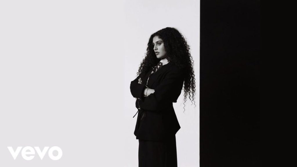 متن و ترجمه آهنگ Leave Me