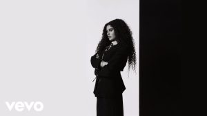 متن و ترجمه آهنگ Leave Me