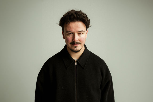 متن و ترجمه آهنگ HOLD ME AGAIN