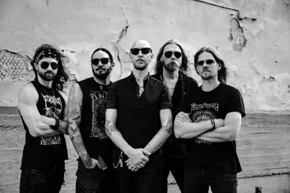 متن و ترجمه آهنگ Indifferent