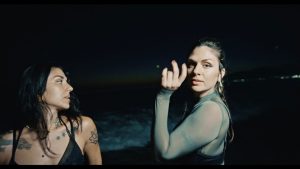 متن و ترجمه آهنگ Moondance