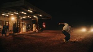 متن و ترجمه آهنگ The Wave