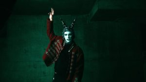 متن و ترجمه آهنگ welcome to the circus