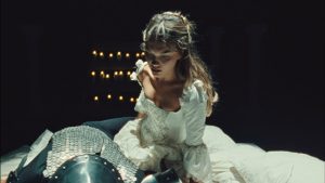 متن و ترجمه آهنگ Heartless