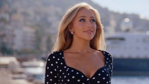 متن و ترجمه آهنگ Housewife